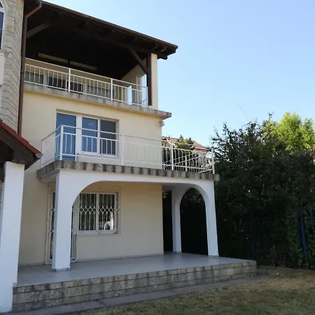 Vila Raisa Costinesti